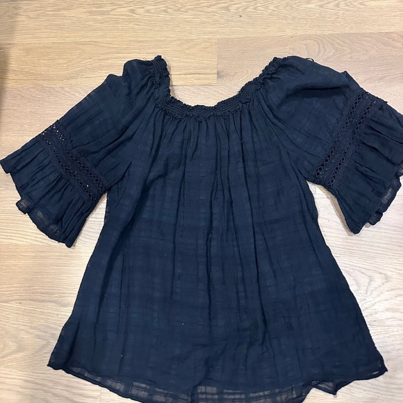 Black flowy top - Picture 1 of 3